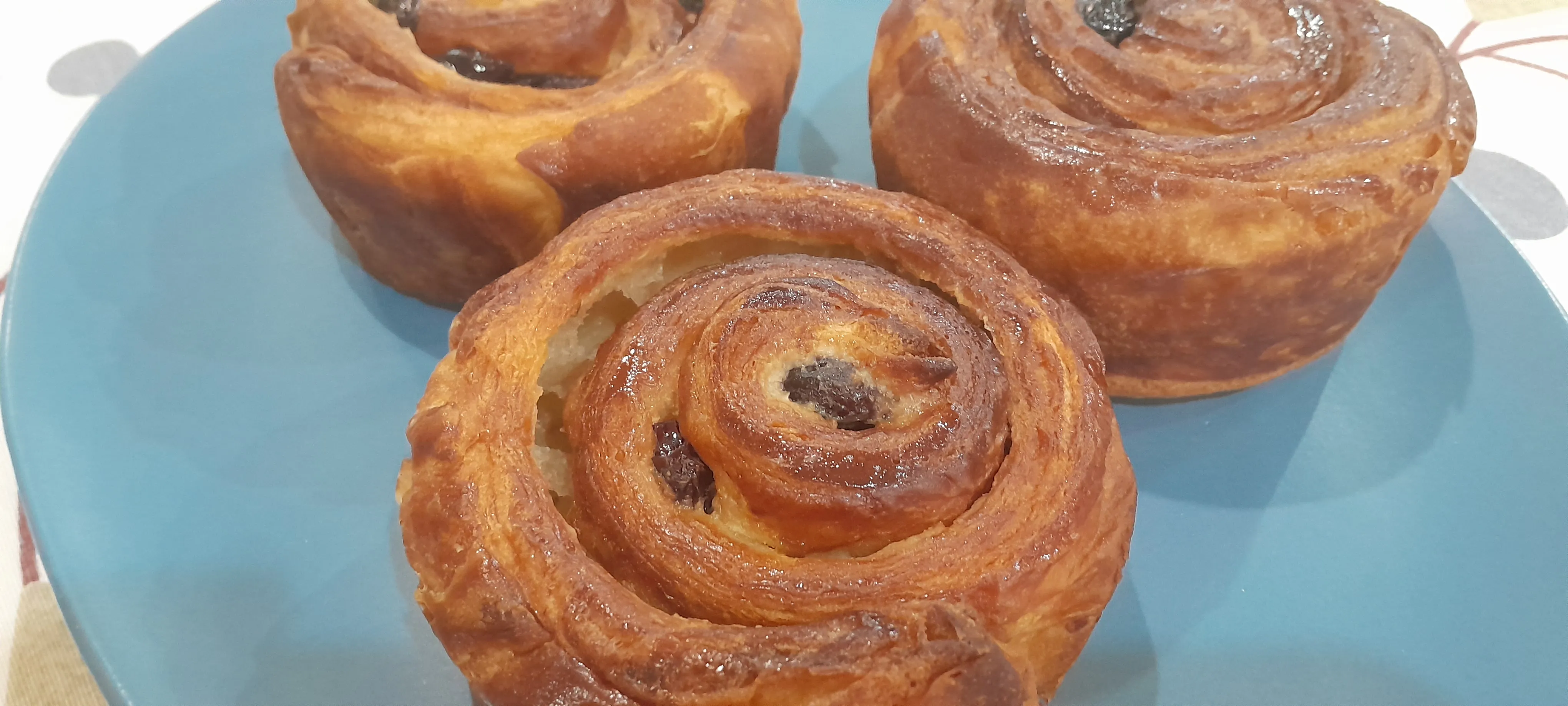 Rollo con arándano y ron