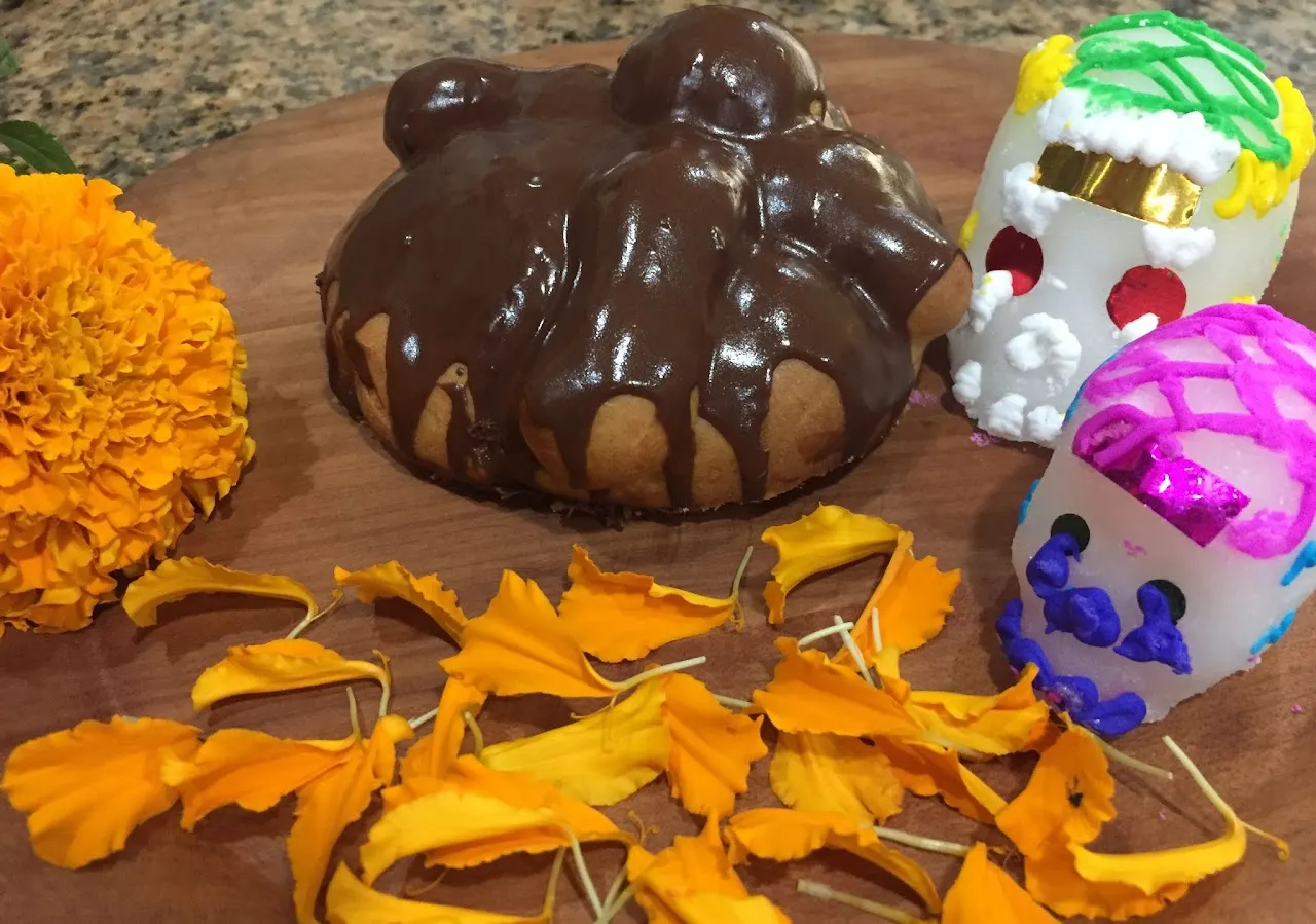 Pan de Muerto Cubierto Chocolate